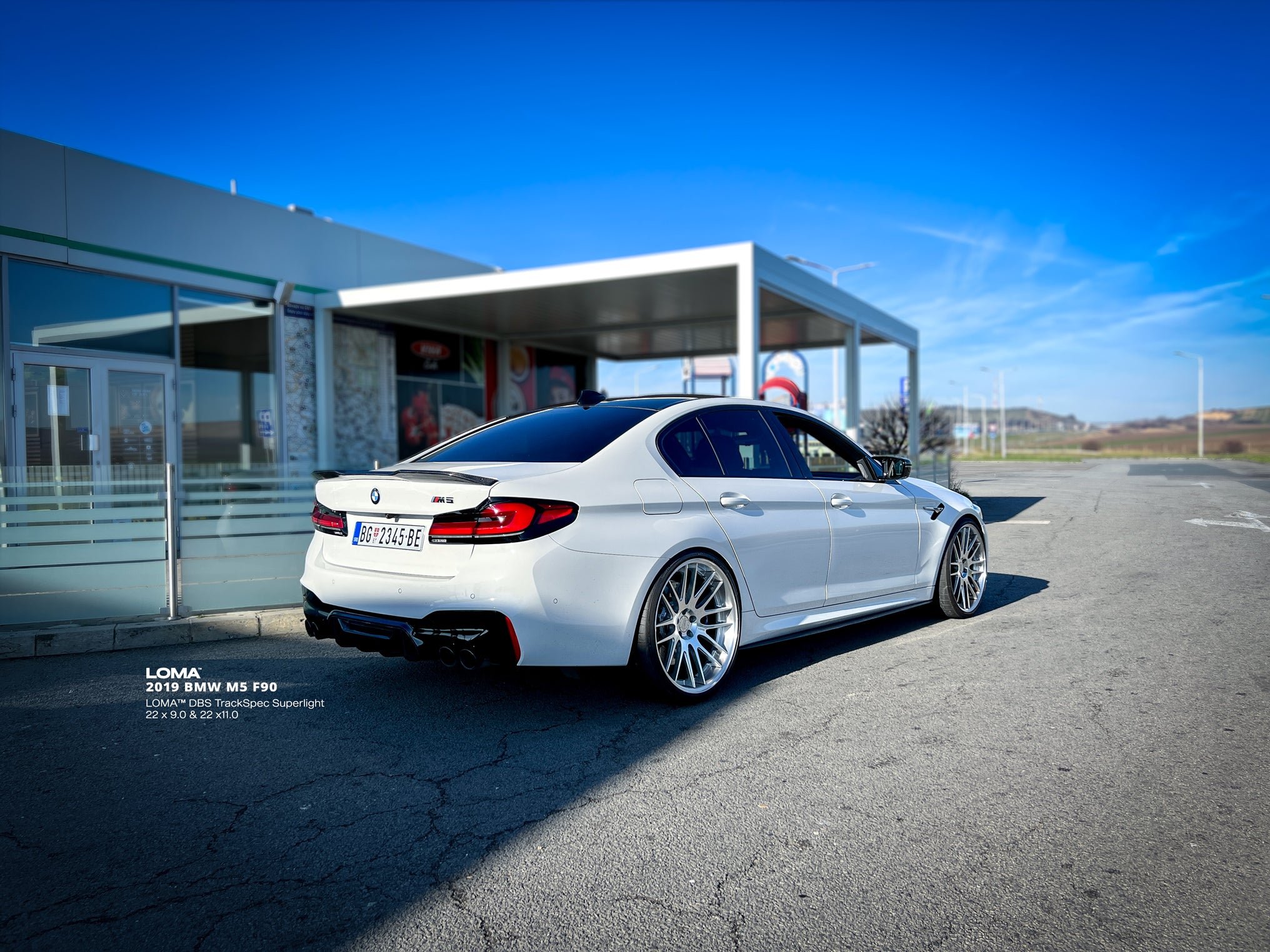 2019-BMW-M5-F90-on-LOMA-DBS-TrackSpec-Custom-Forged-Alloy-Wheels-1