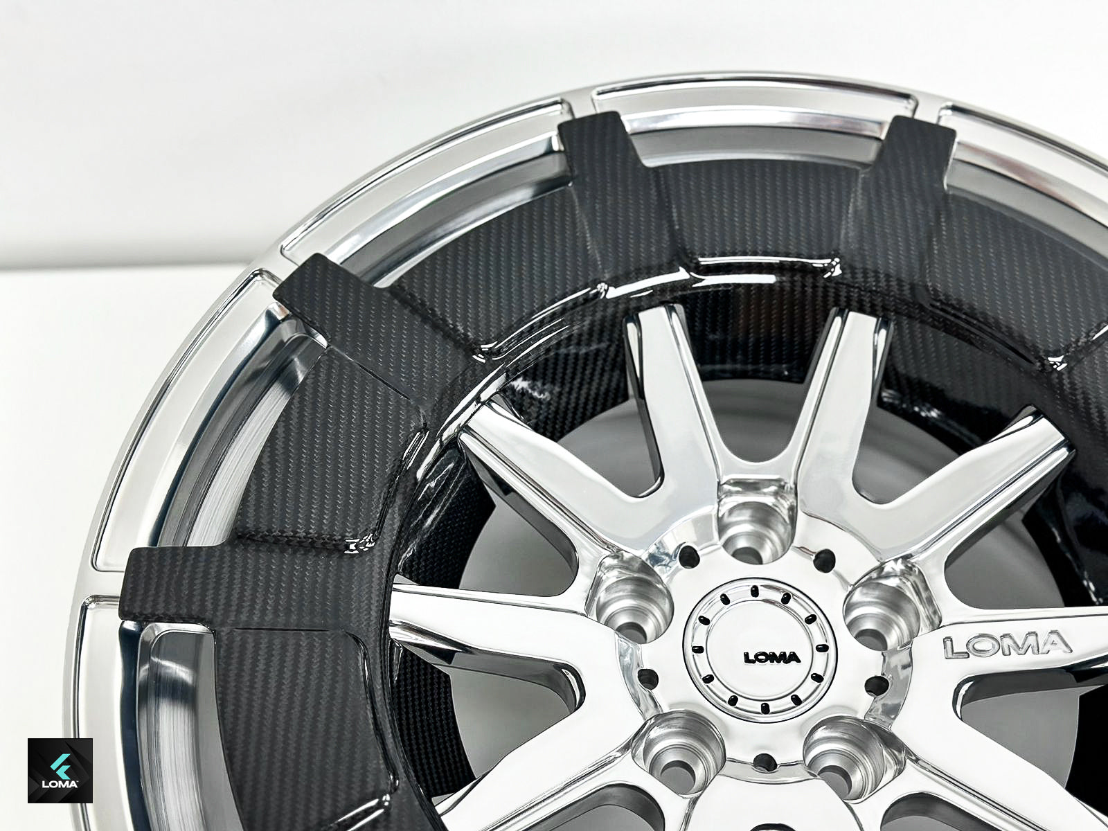 LOMA Forged LF-10C Wheels | High Polish with Gloss Carbon Fiber close up view.