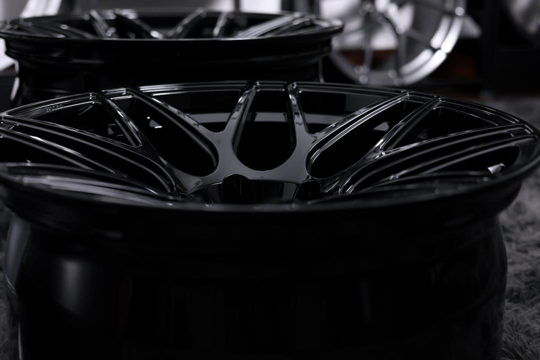 LOMA Forged™ Wheels in Liquid Beluga Black.